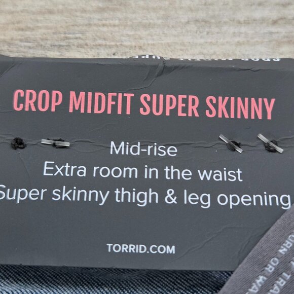 NWT Torrid Crop Midfit Super Skinny Jeans Women's Medium Wash Everyday 18 - Picture 6 of 10